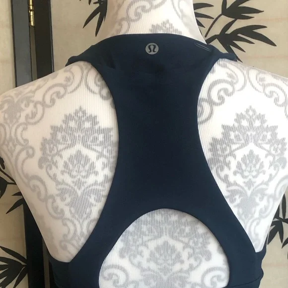 Lululemon Women’s Racerback Tank Top Back Cut Out Built in Bra Size XS - Picture 11 of 12